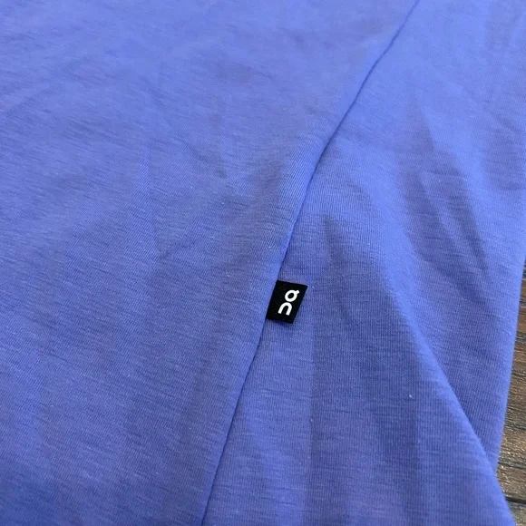 NWT WOMENS ON CLOUD Running Focus-T T-shirt Top Short Sleeve Blueberry - Picture 3 of 8